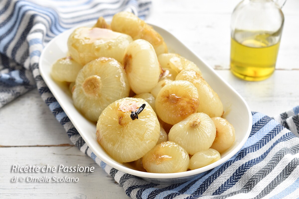 Sweet and Sour Onions with White Wine