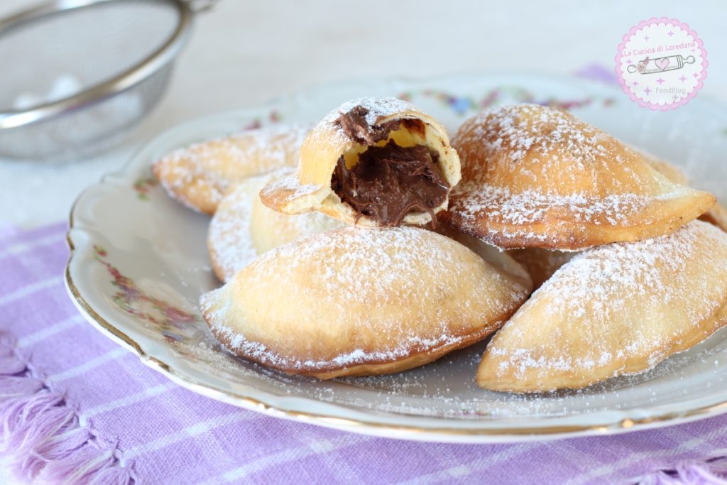 sweet half-moons with nutella