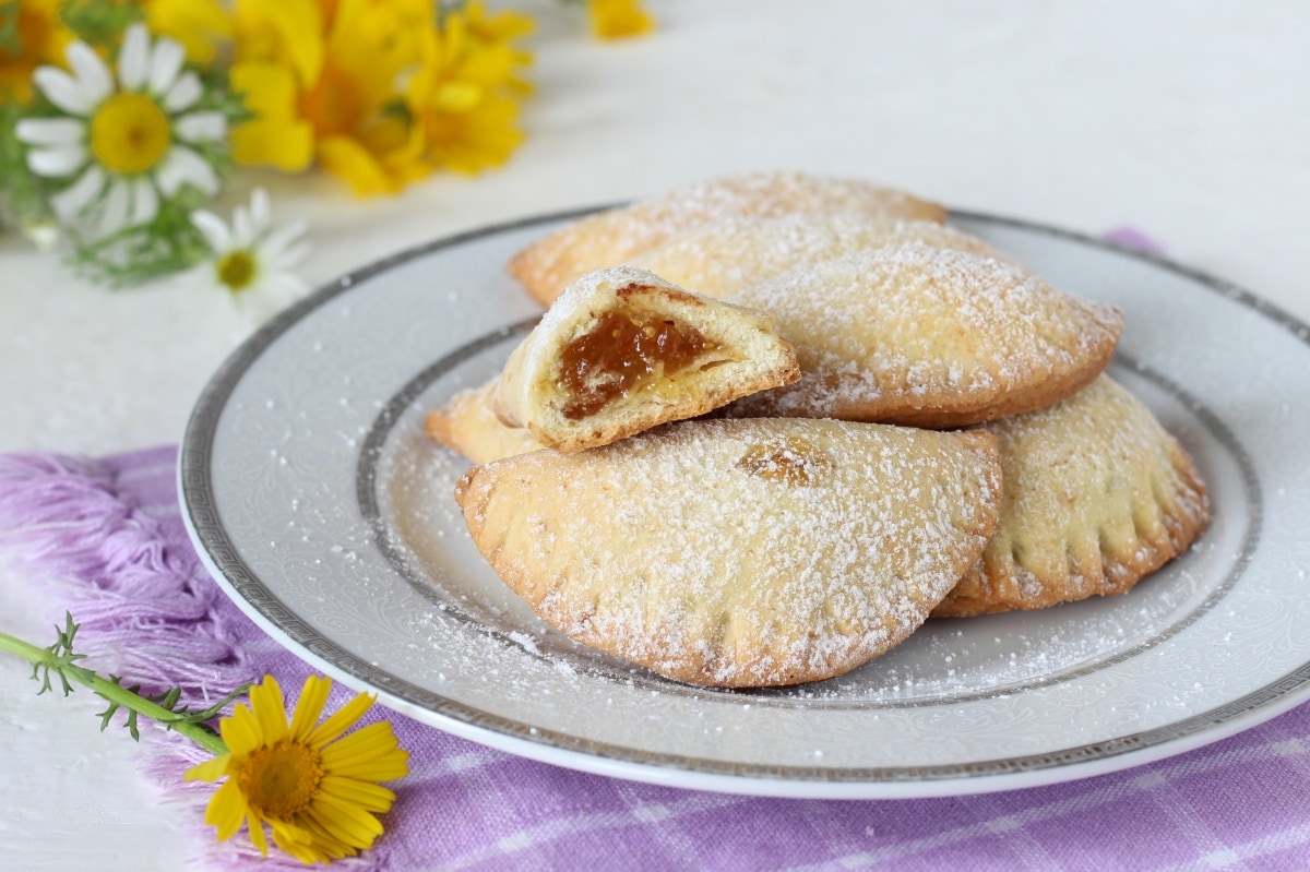 SWEET RAVIOLI WITH JAM with soft shortcrust pastry