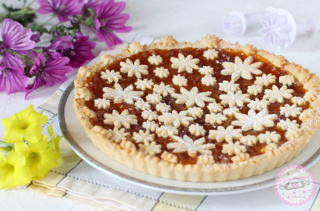 tart with jam and amaretti