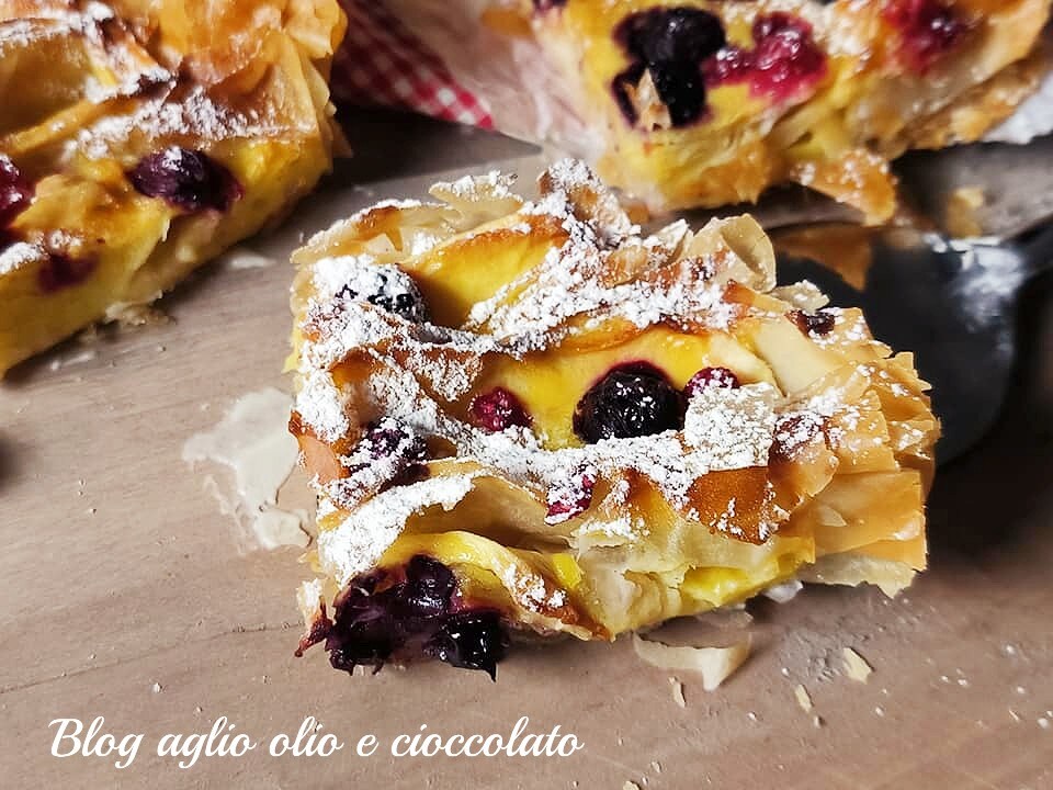 TART WITH PHYLLO PASTRY, APPLES AND BERRIES