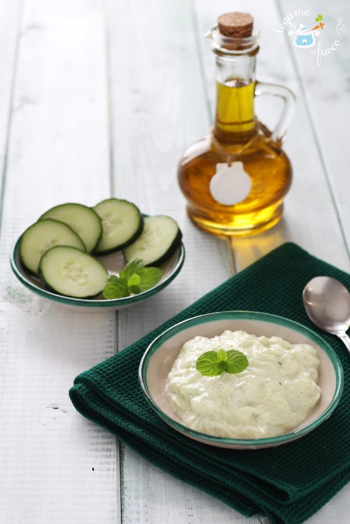 tzatziki sauce Greek recipe with Greek yogurt and cucumbers