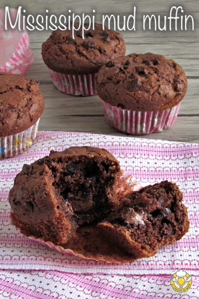 v_ Mississippi mud muffin American recipe Starbucks chocolate muffin with creamy soft heart the chicco di mais