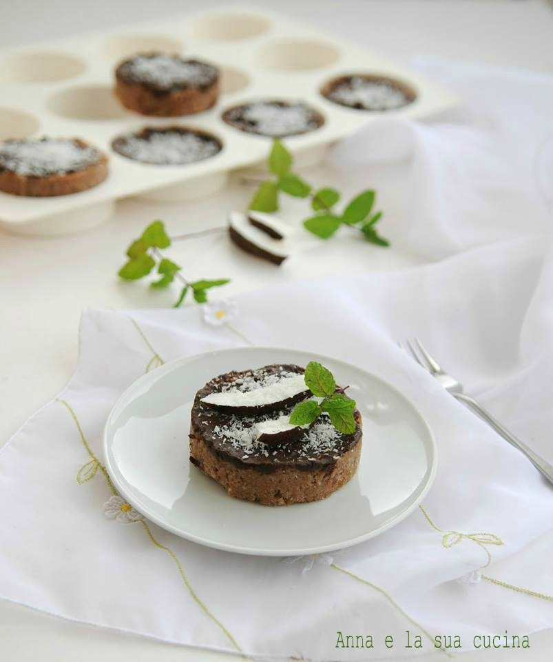 No-Bake Coconut and Chocolate Mini Cakes