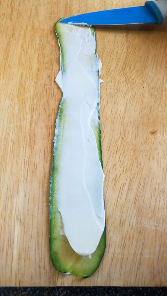 Zucchinis spread with Philadelphia