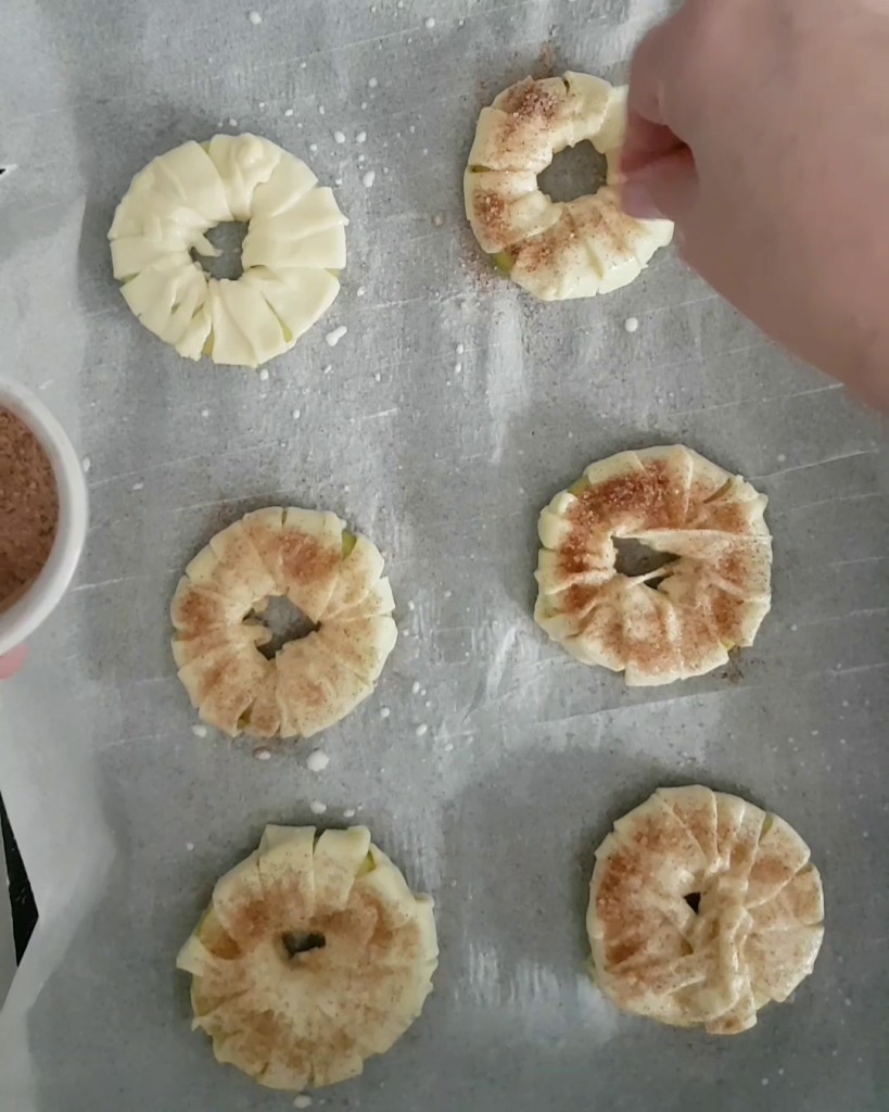 apple and puff pastry donuts
