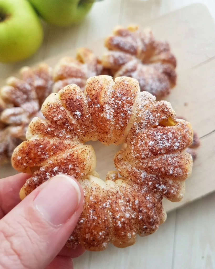 apple and puff pastry donuts