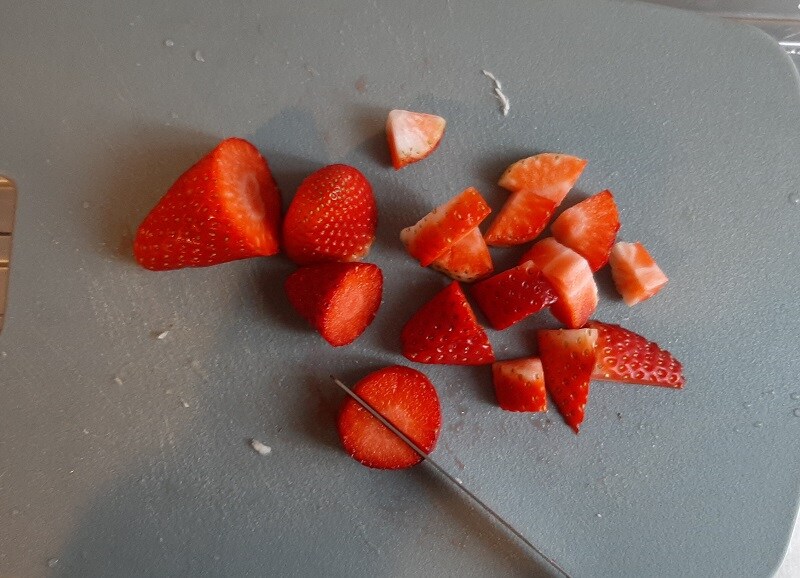 wash and cut the strawberries to prepare a delicious banana and strawberry smoothie