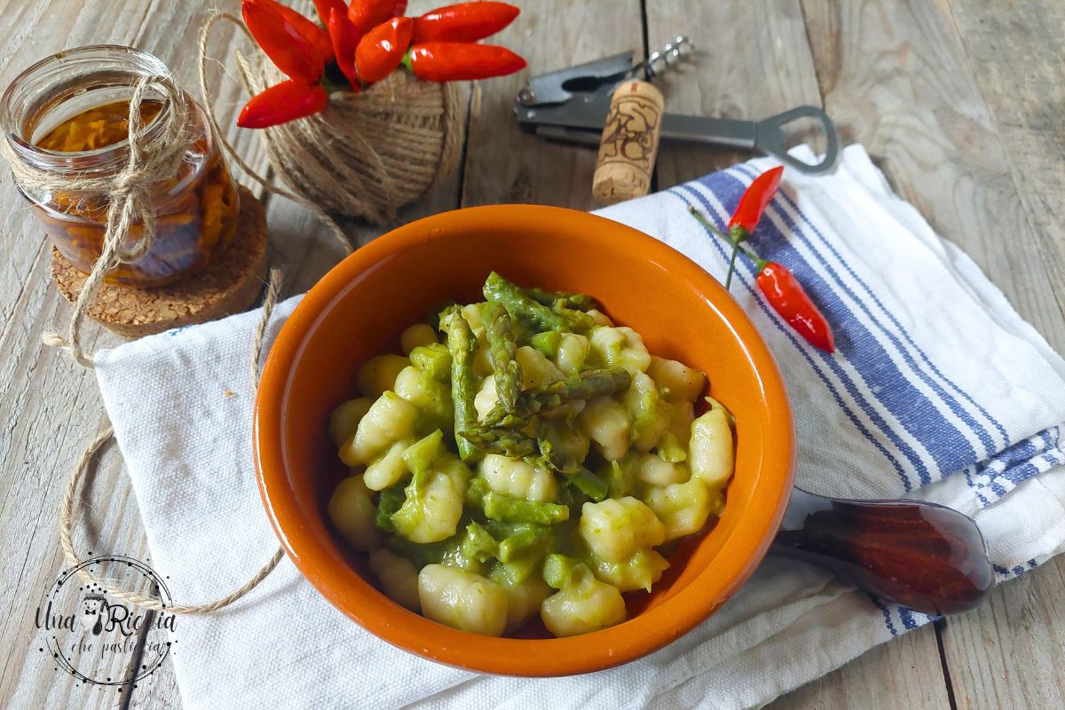 Water and Flour Dumplings with Asparagus