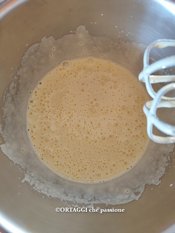 whipping eggs with sugar