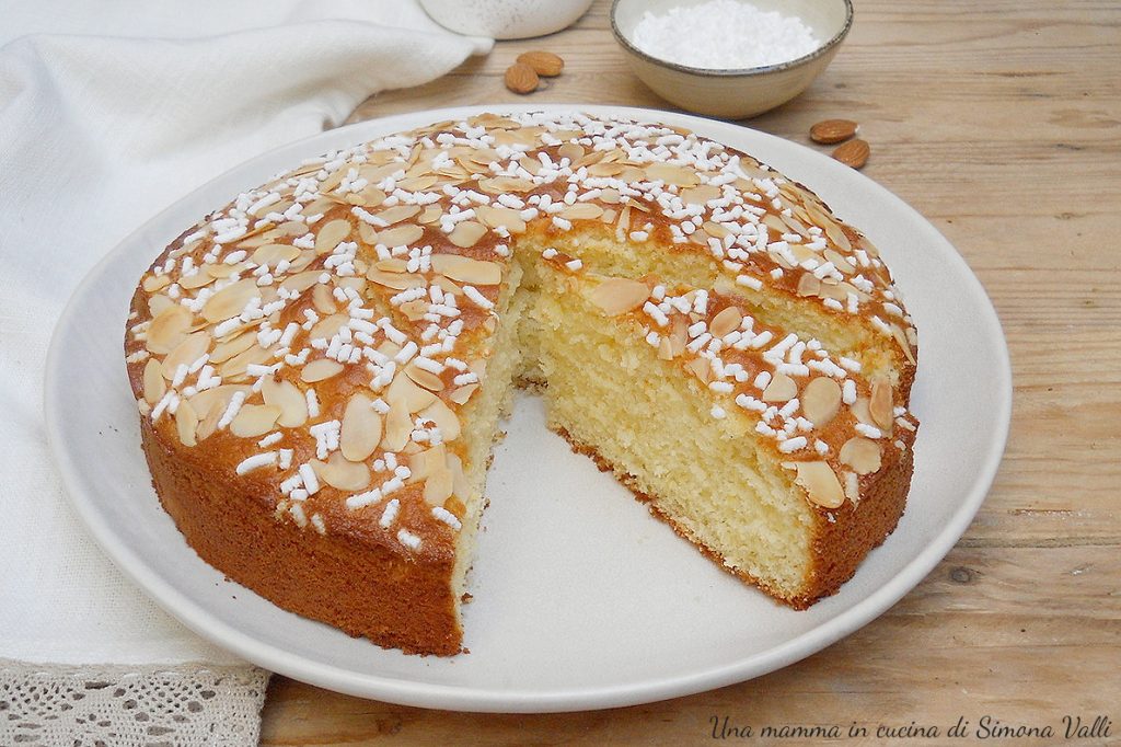 yogurt and almond cake horizontal