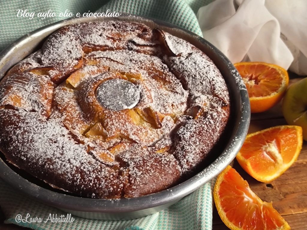 Yogurt cake with orange and blended apple effortlessly soft and light until the last bite, a dessert that pleases everyone, both adults and children
