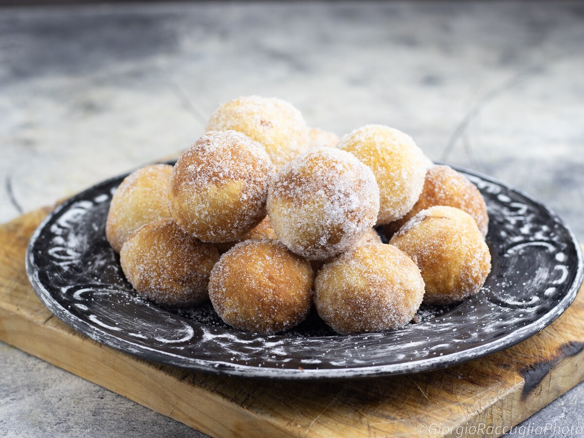 Zeppole with Pizza Dough Stuffed with Chocolate
