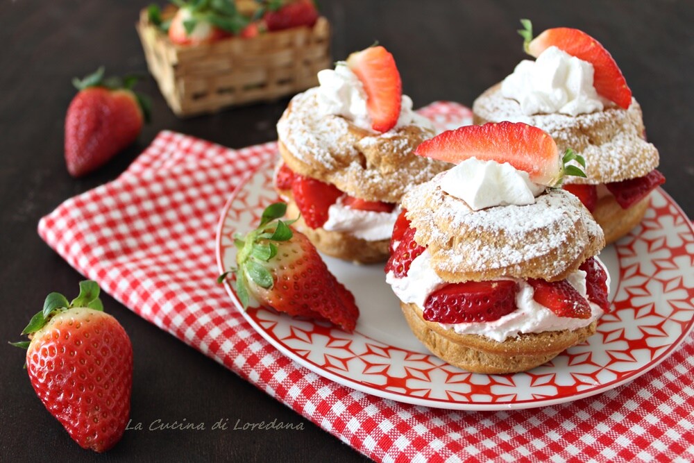 zeppole with strawberries and cream