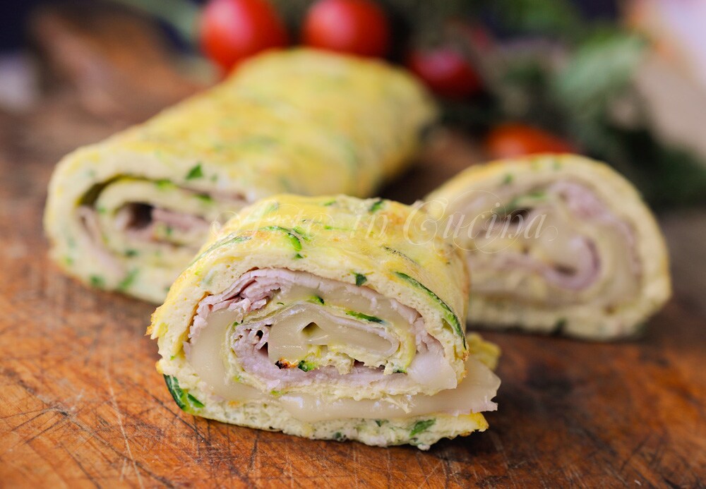 ZUCCHINI OMELETTE ROLL filled with ham