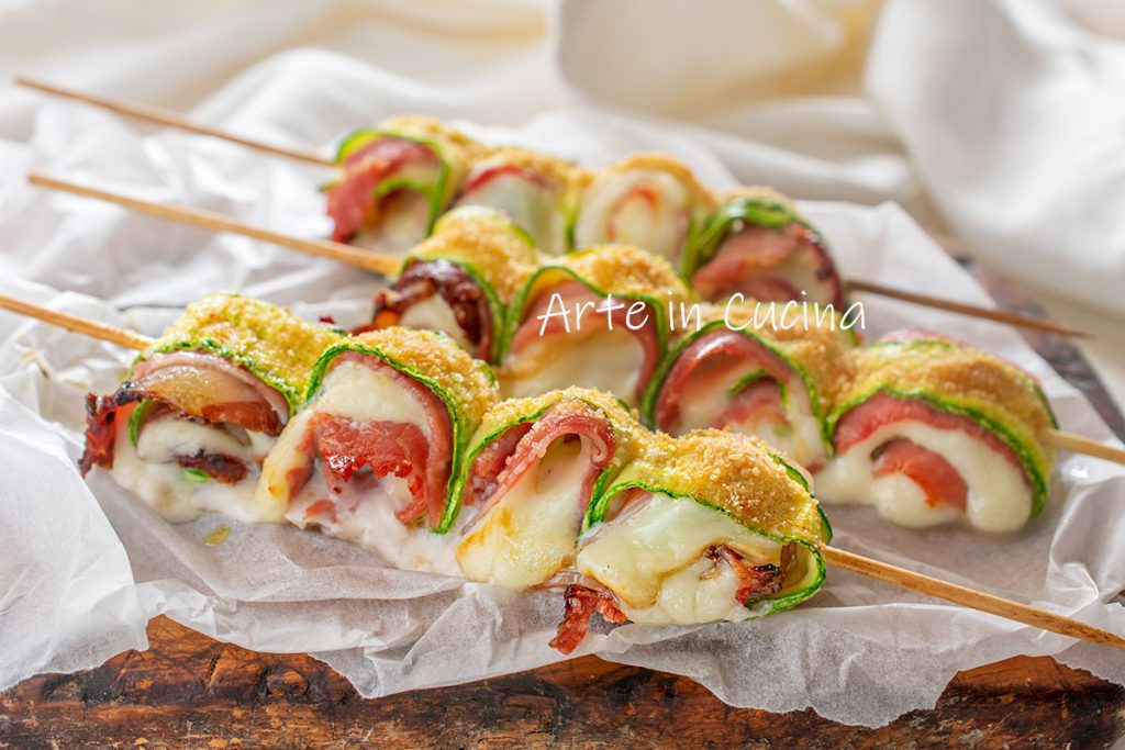 Zucchini skewers with ham and provola