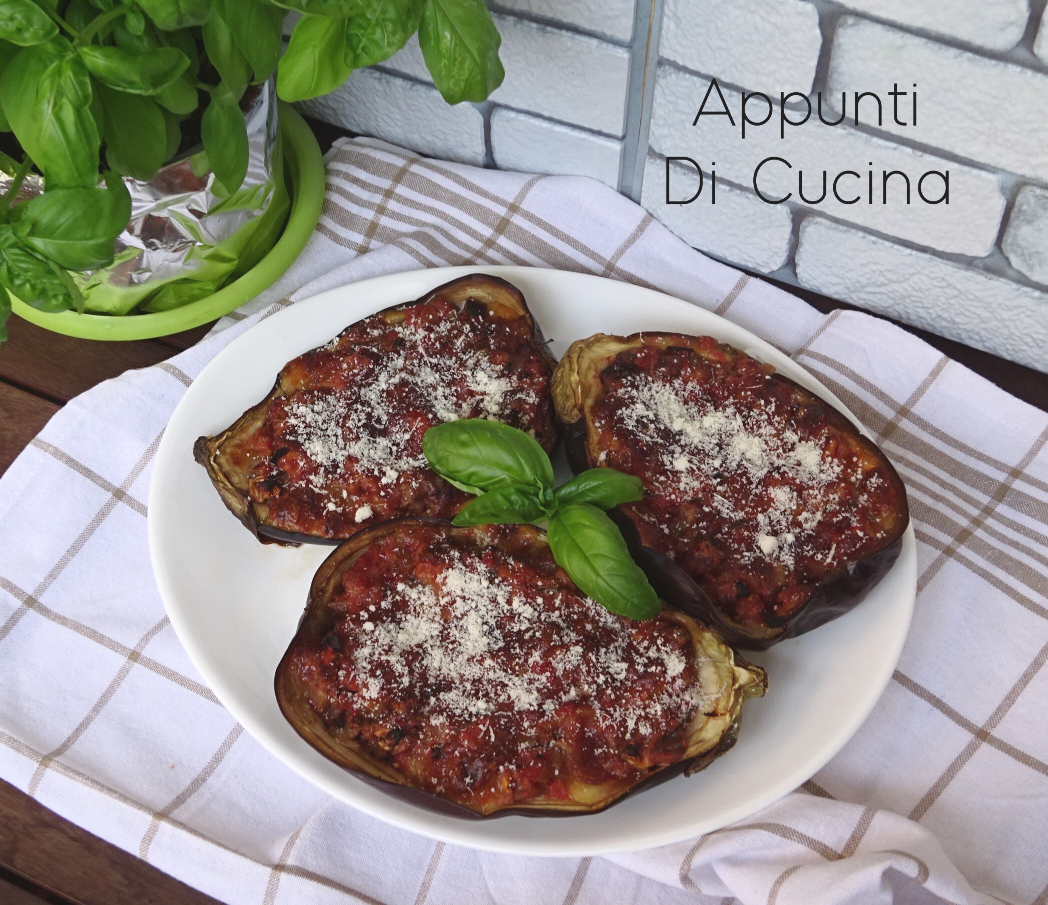 STUFFED EGGPLANTS WITH TOMATO AND MOZZARELLA