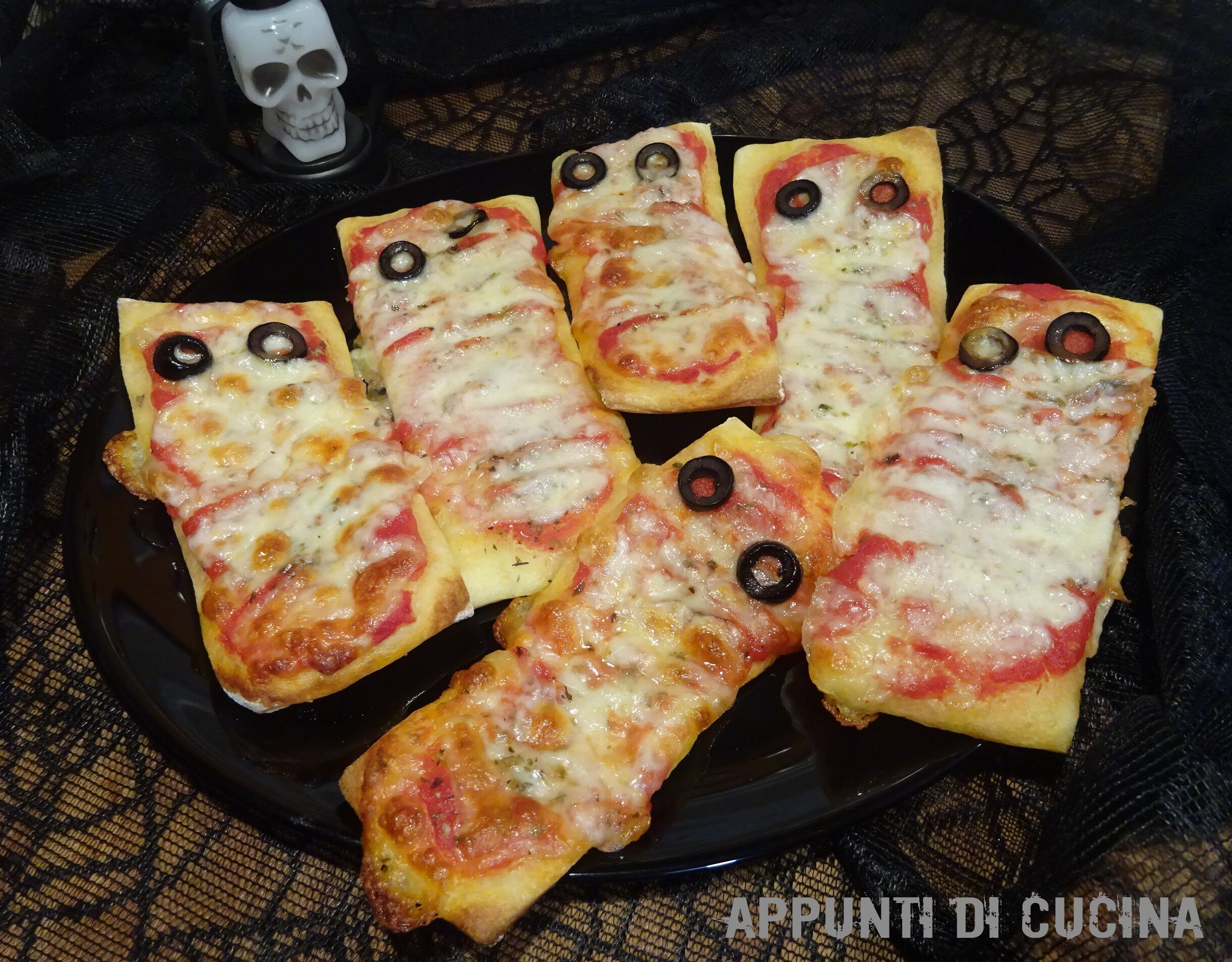 HALLOWEEN MUMMY PIZZAS