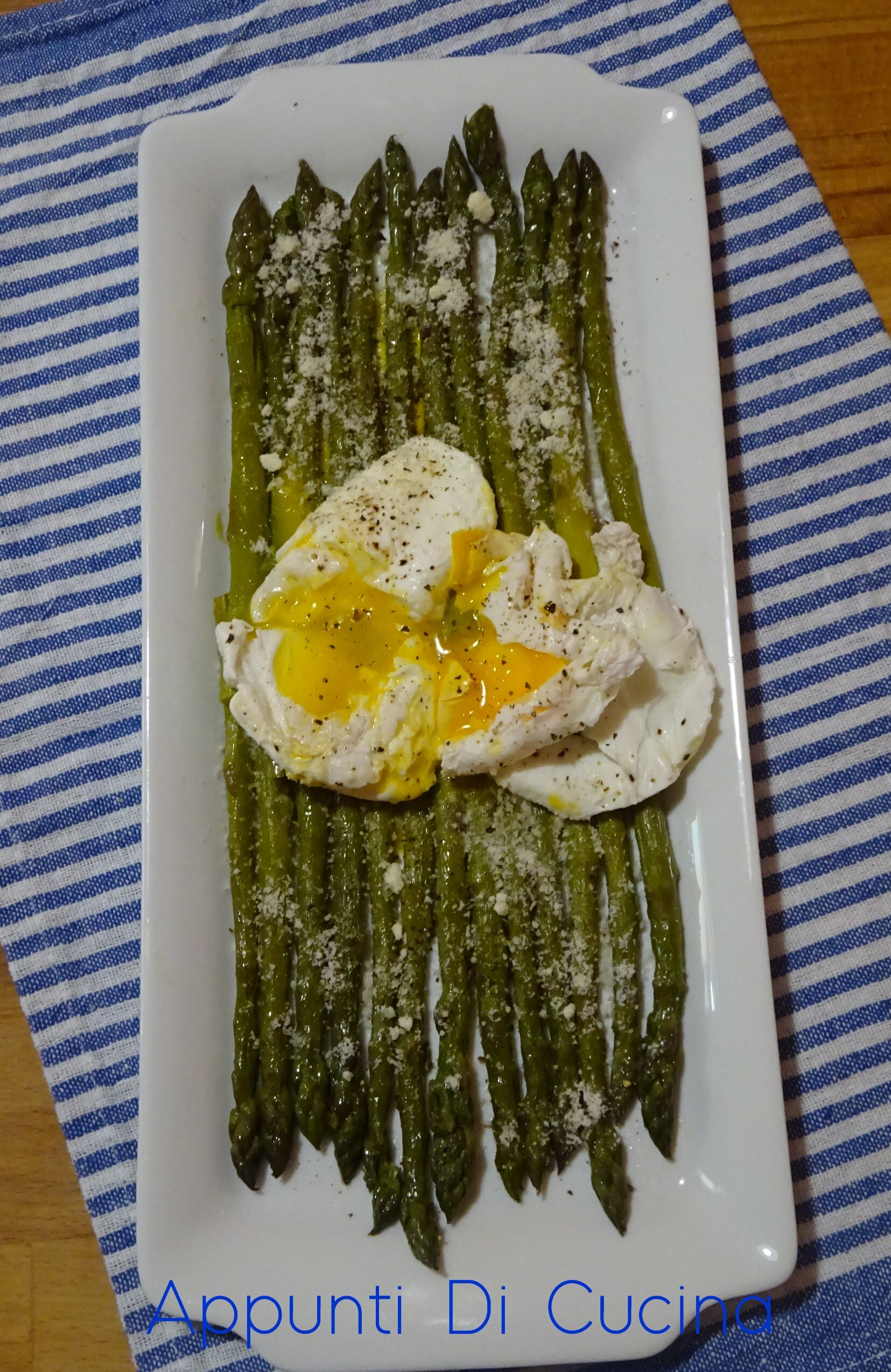 ASPARAGUS WITH POACHED EGGS