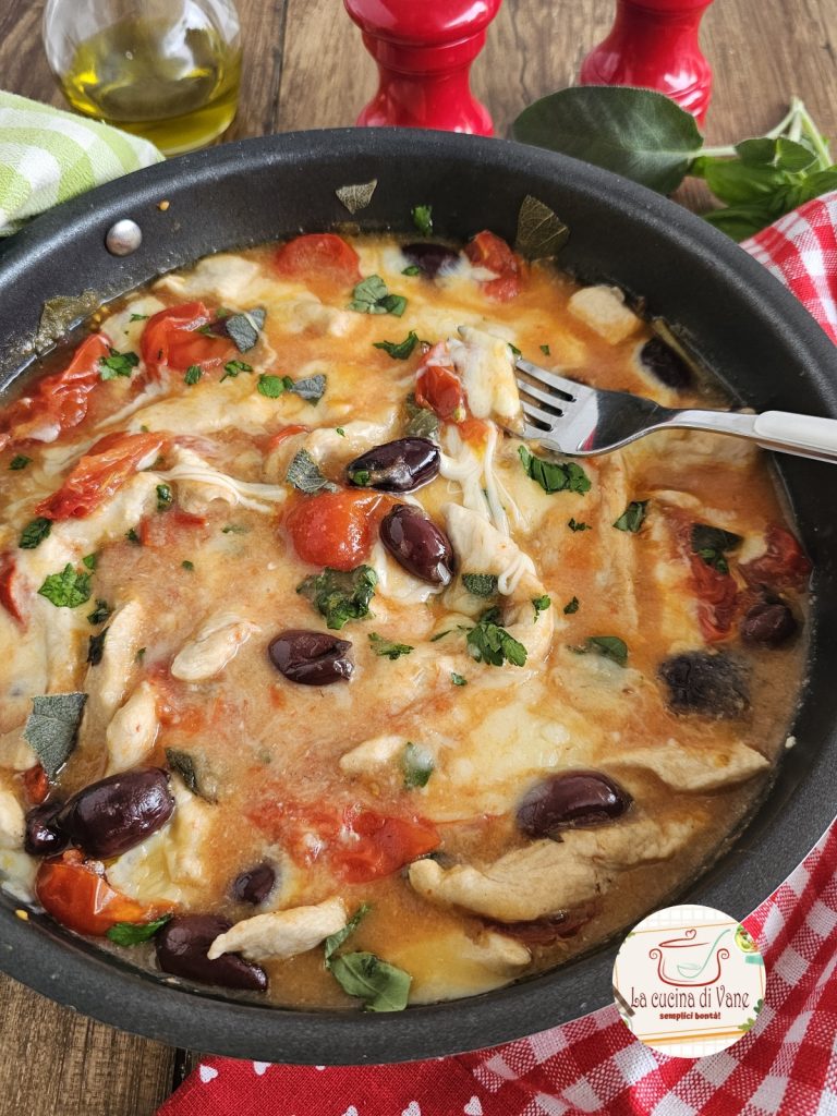 pan-cooked chicken with cherry tomatoes and smoked cheese