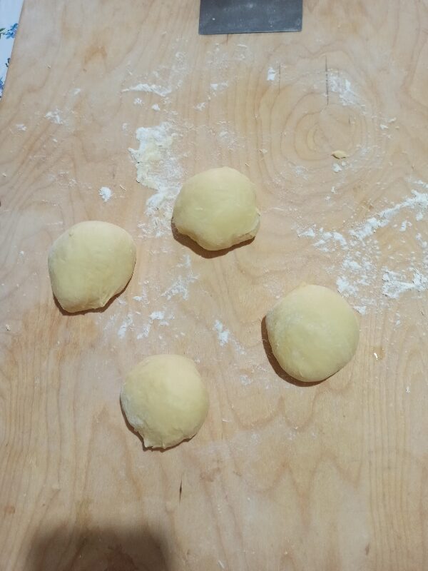 Dough in 4 balls