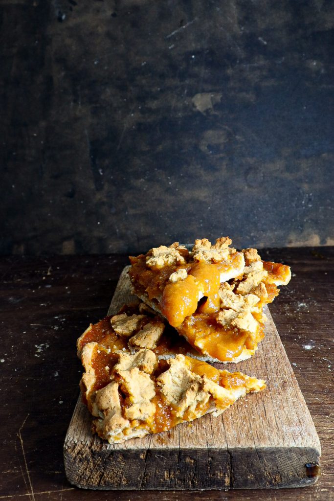 CRUMBLE CAKE WITH PEACH JAM