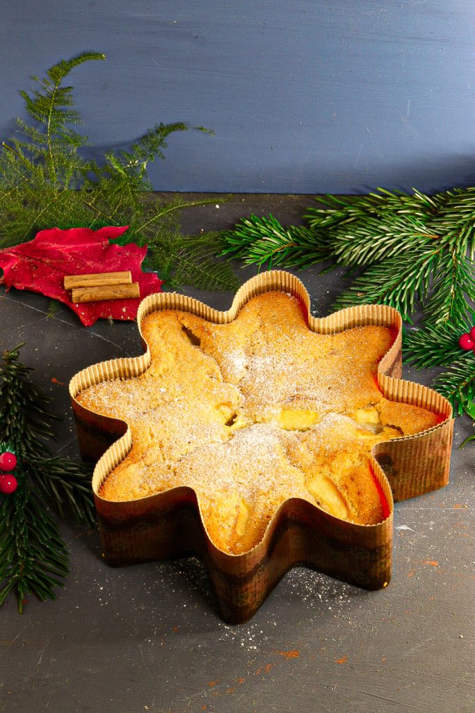 EASY AND BUTTERLESS STAR-SHAPED APPLE CAKE