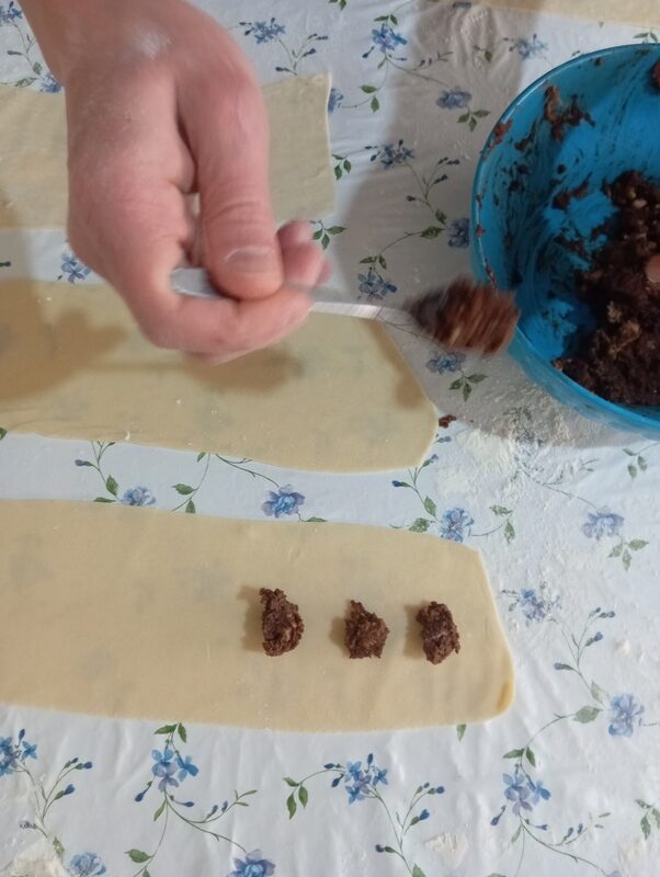 Fill the dough sheet