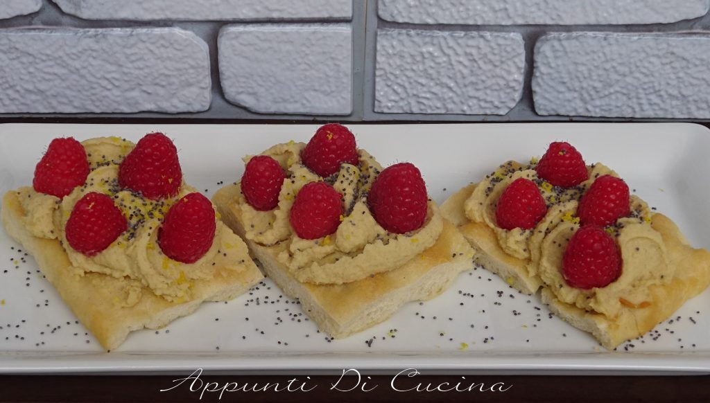 Flatbread with chickpea cream and raspberries