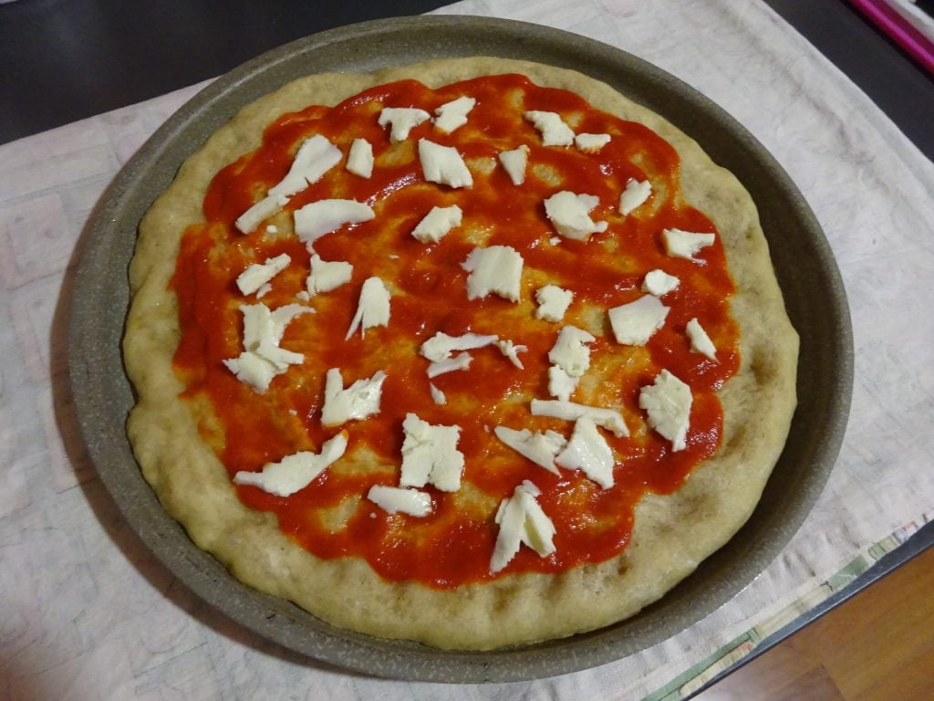Pizza with cherry tomatoes and mini mozzarella balls