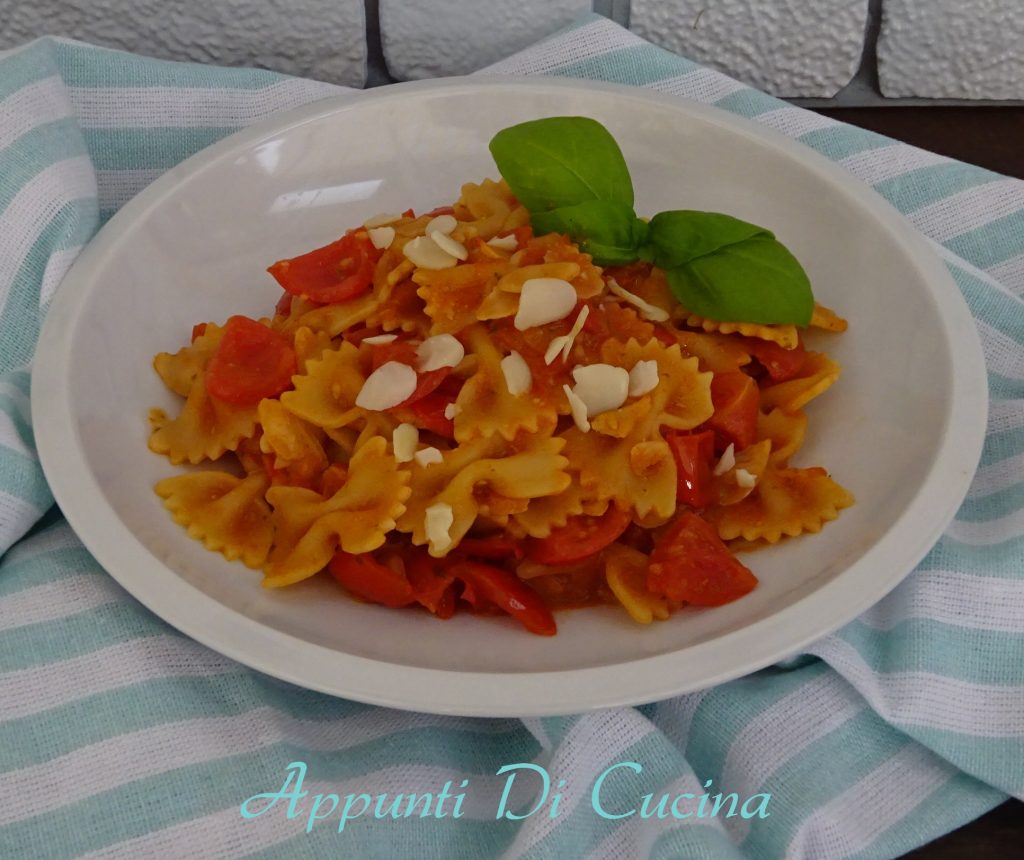 Farfalle cherry tomatoes and almonds