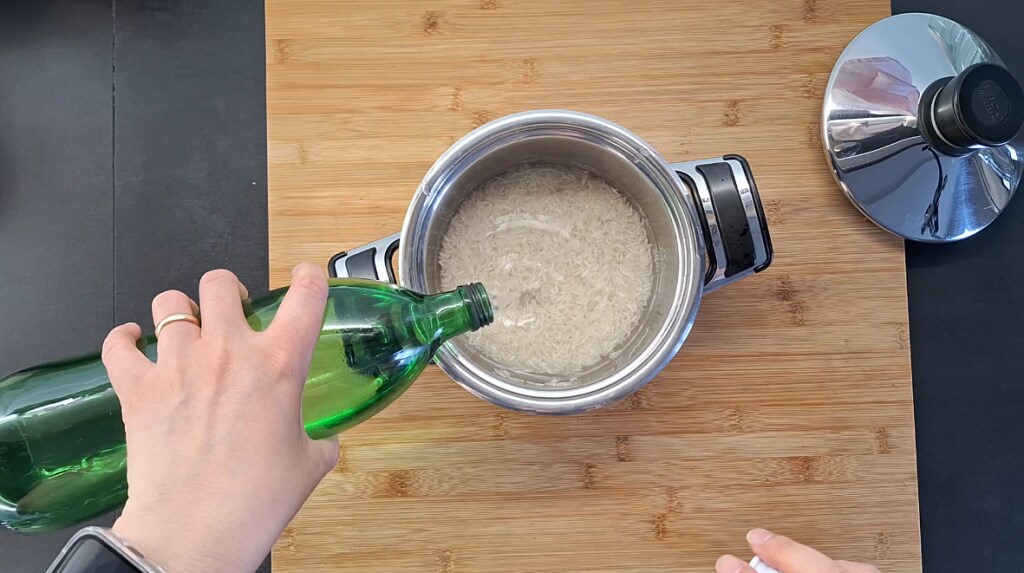 Adding water to the basmati rice