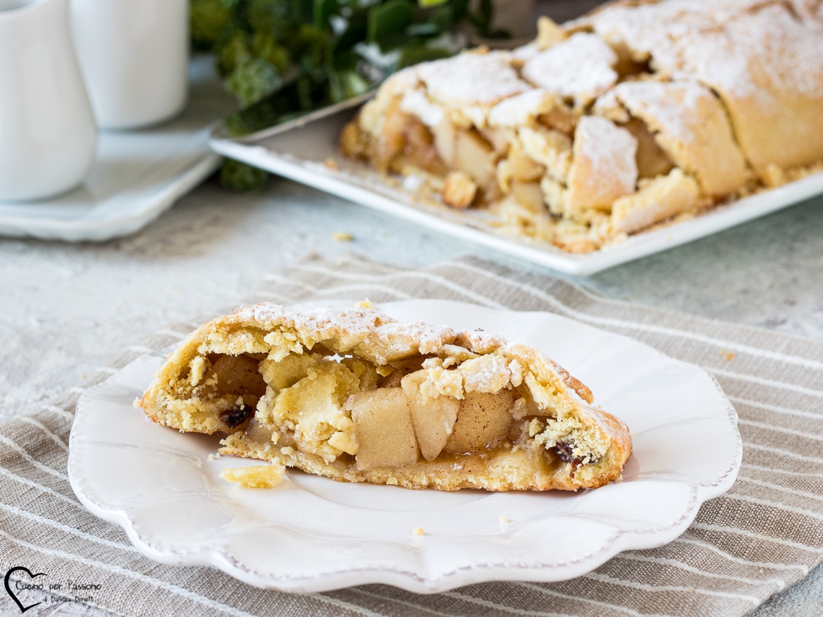 APPLE STRUDEL WITH SHORTCRUST PASTRY