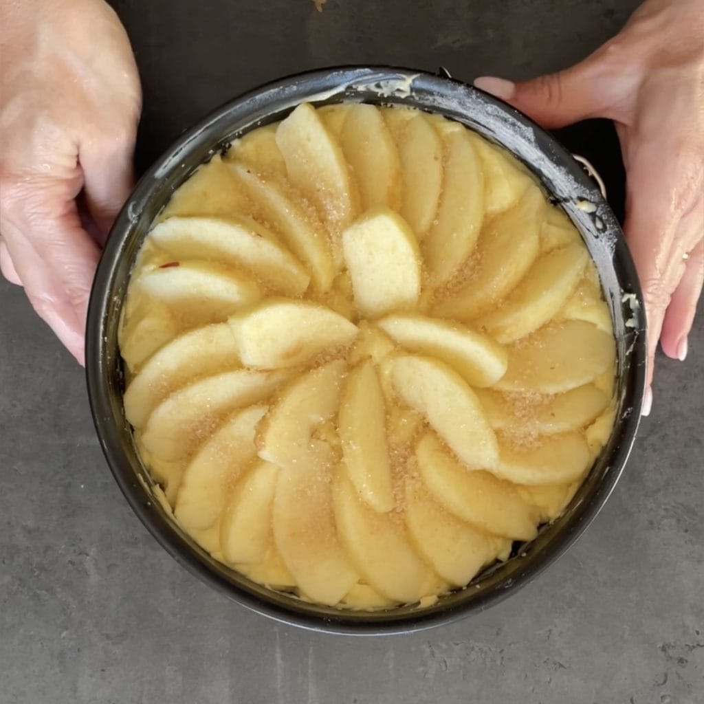 Apple and mascarpone cake