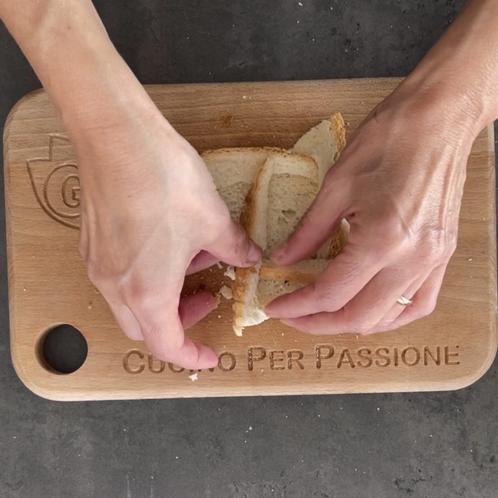 Bread baskets with salmon and avocado