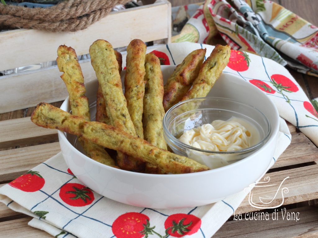 CRISPY POTATO STICKS