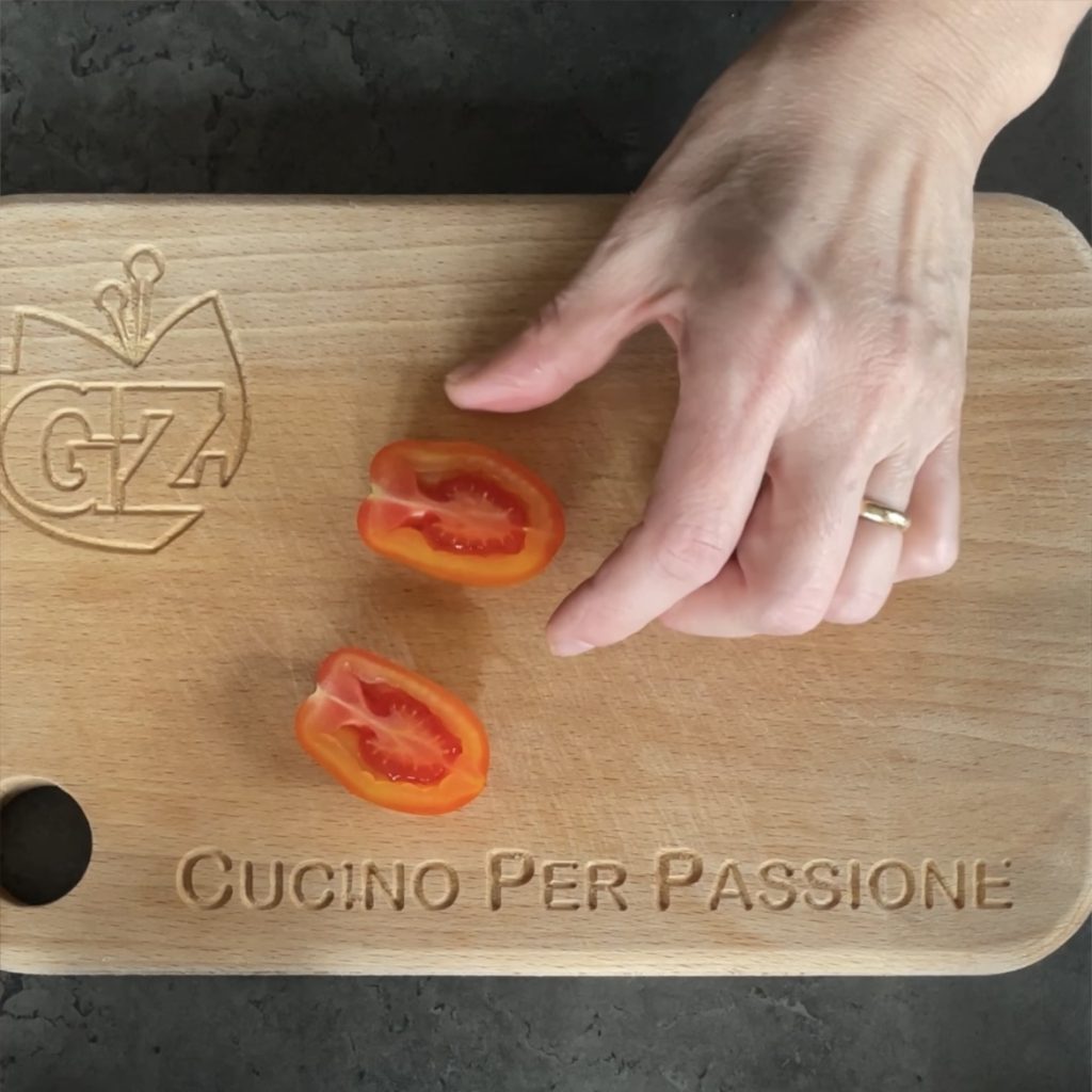 Cherry tomatoes with tuna sauce