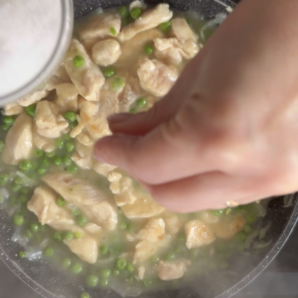 Chicken strips with peas