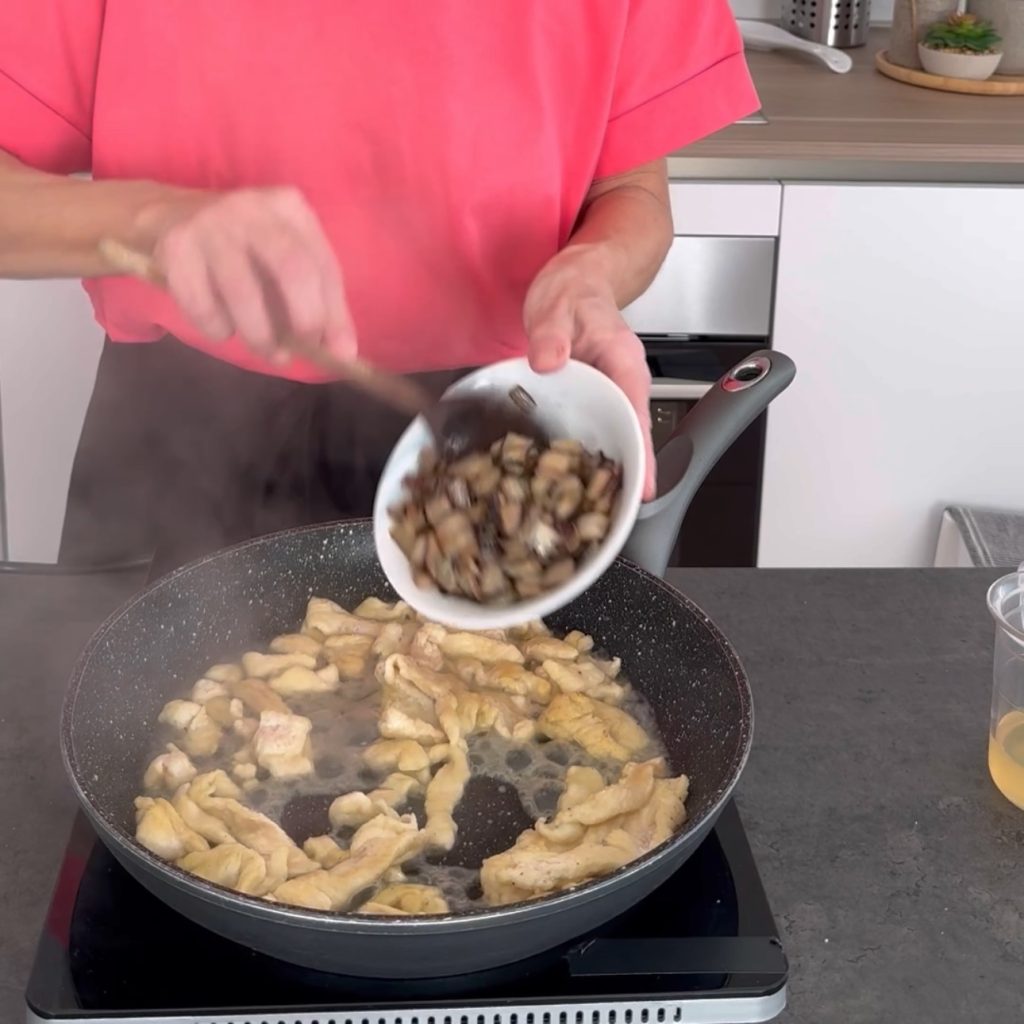 Chicken strips with radicchio and walnuts