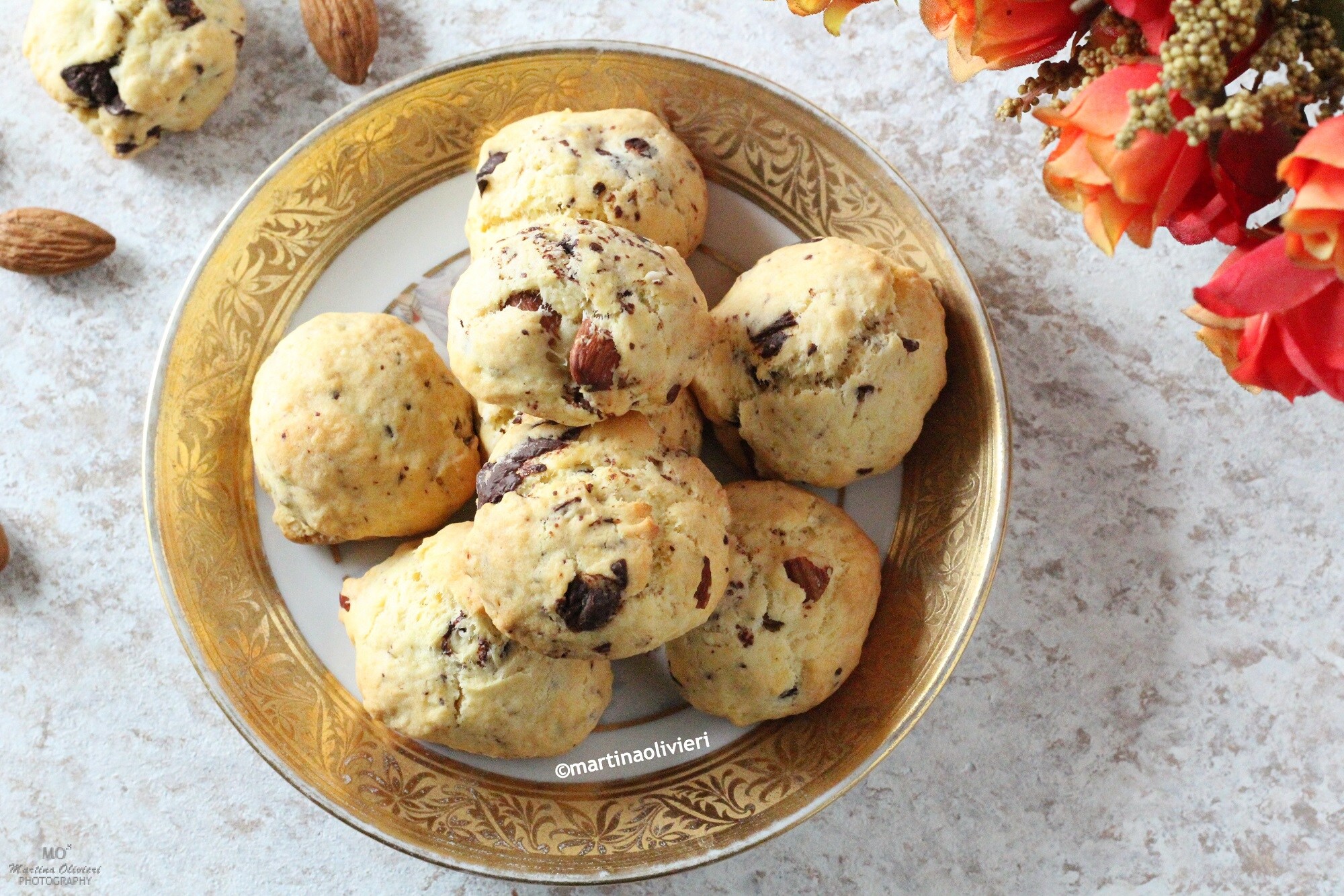 Cookies with Almonds and Chocolate
