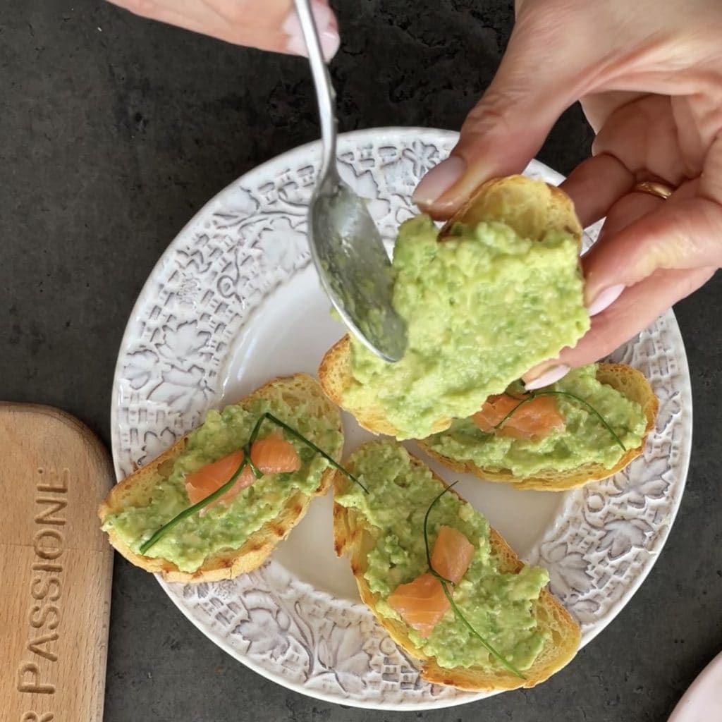 Crostini with salmon and avocado