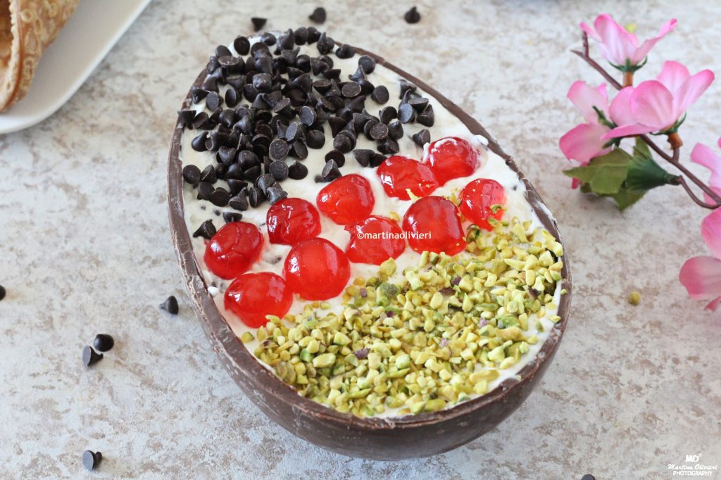 Easter Egg filled with Sicilian Cannoli