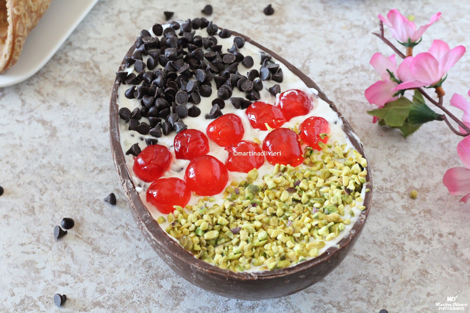 Easter Egg filled with Sicilian Cannoli