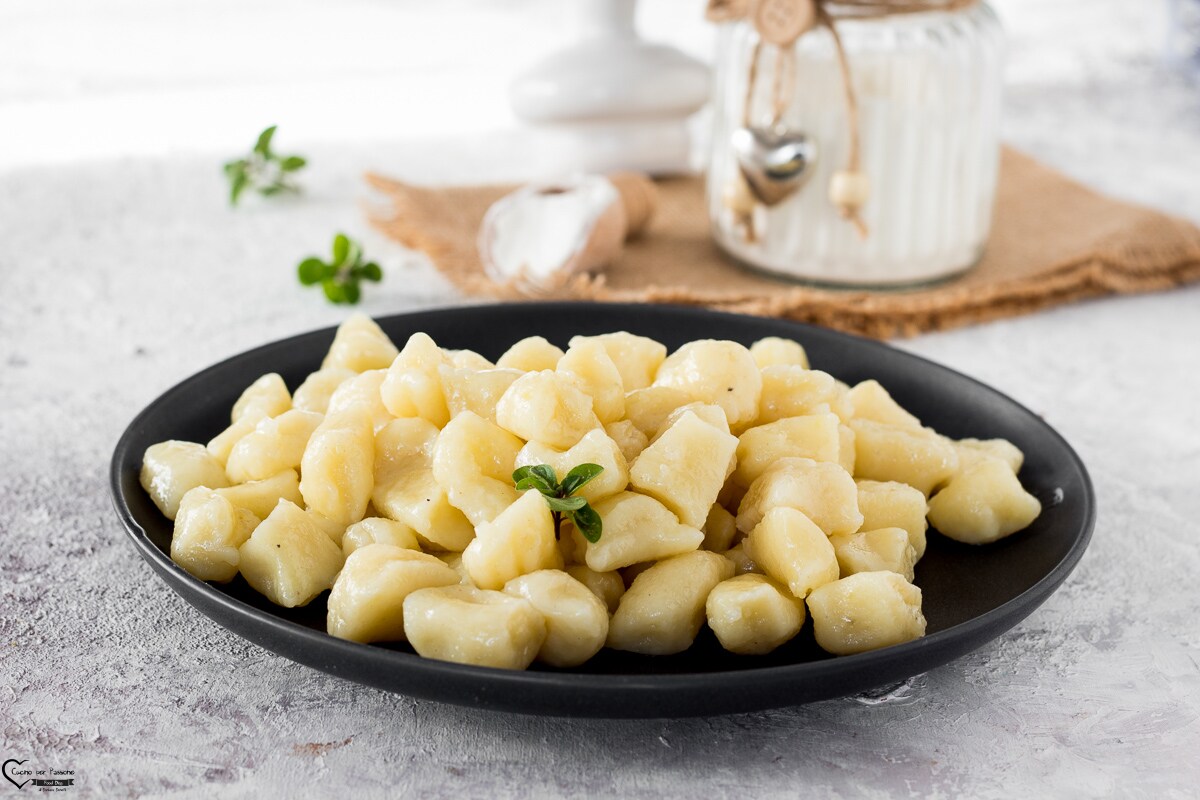 EGGLESS POTATO GNOCCHI