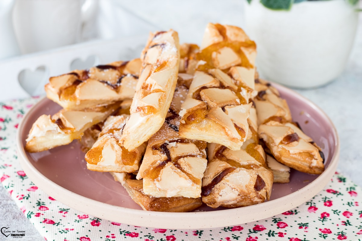 GLAZED PUFF PASTRIES