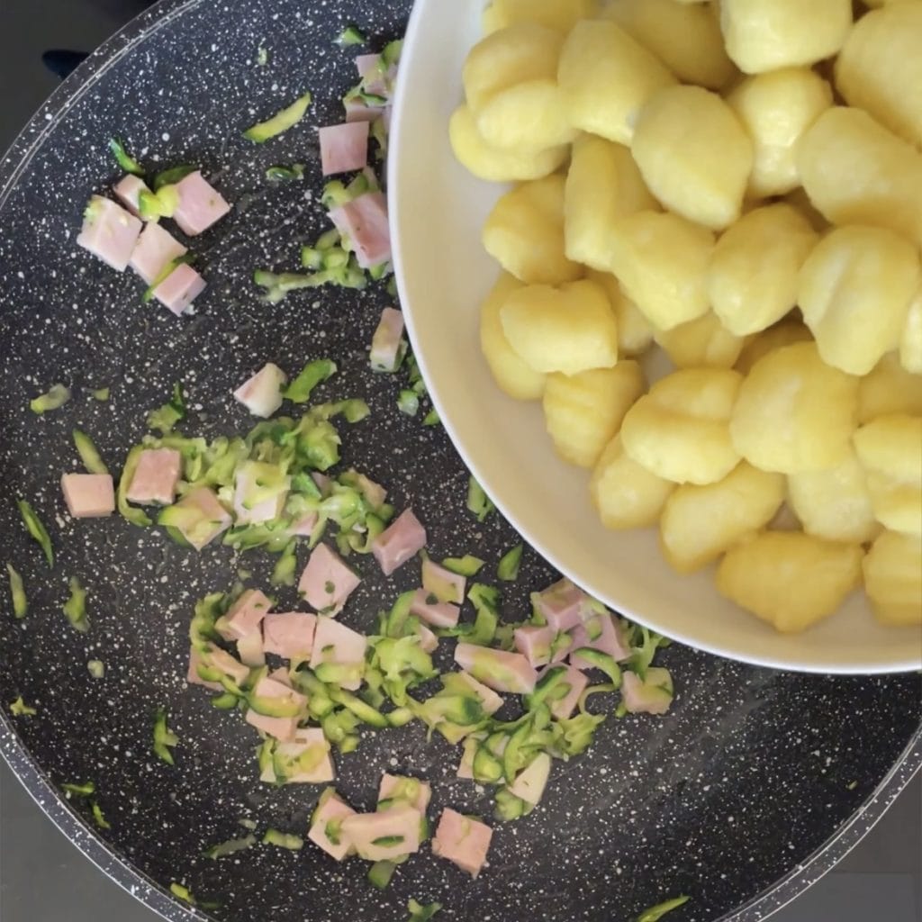 Gnocchi with zucchini and ham
