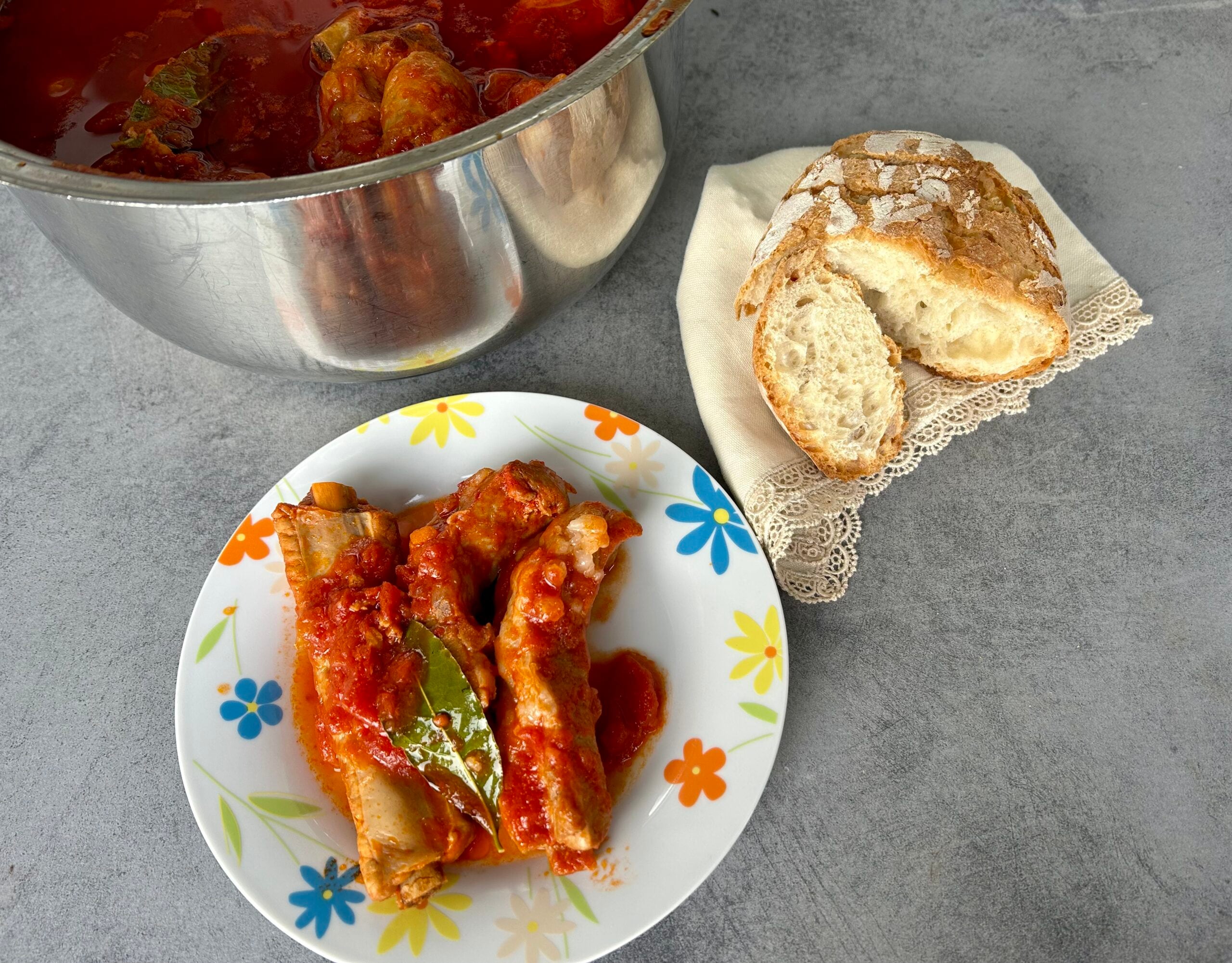 Pork Ribs in Tomato Sauce