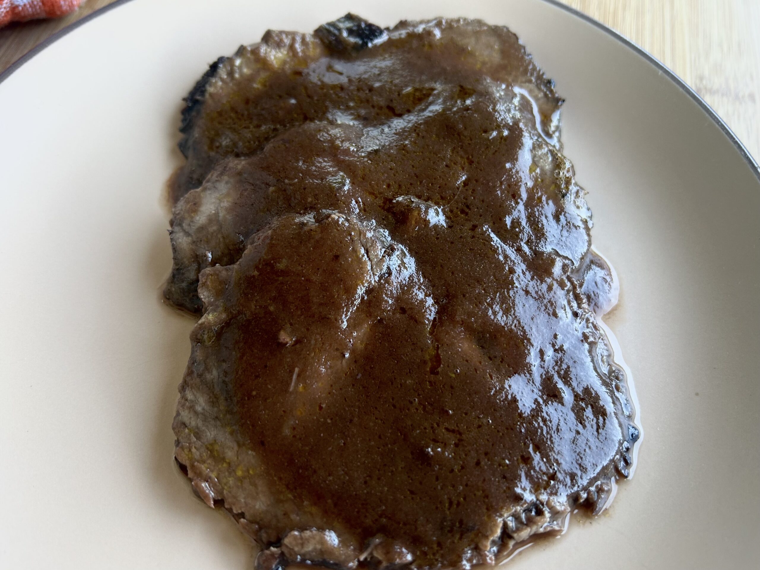 Beef Roast with Red Wine: Tender and Flavorful