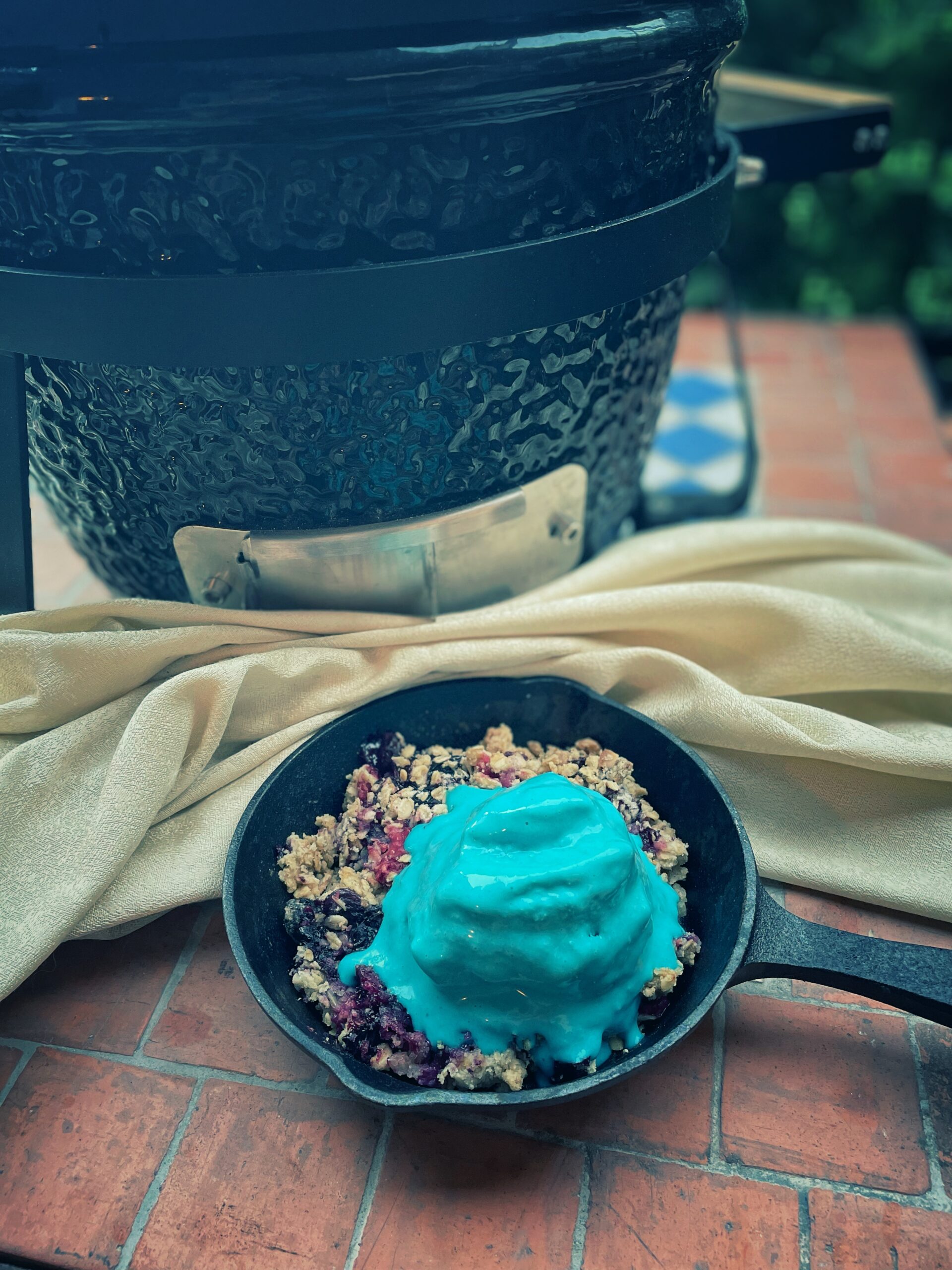 Blue fruit crisp with vegan Smurf ice cream