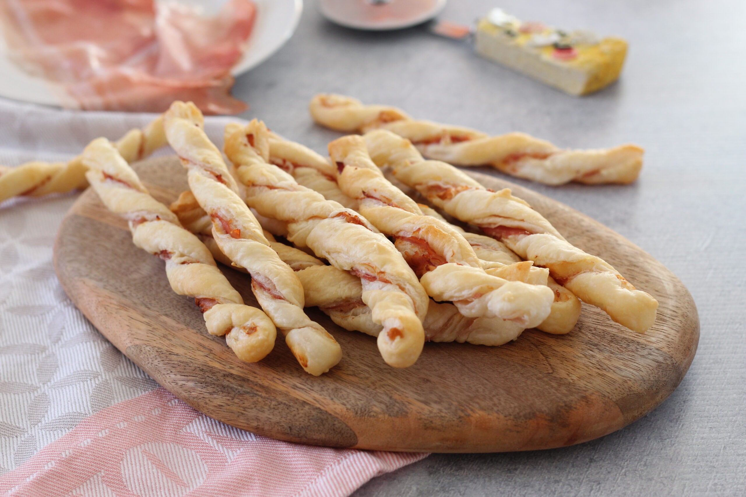 Puff Pastry Breadsticks with Speck and Philadelphia
